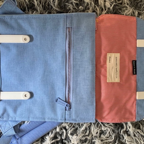 Helschel Survey Square - Picture 2 of 5